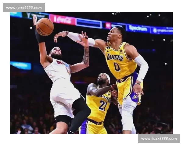 湖人对决热火实时比分牵动全场胜负悬念升级焦灼对抗引爆关注热议