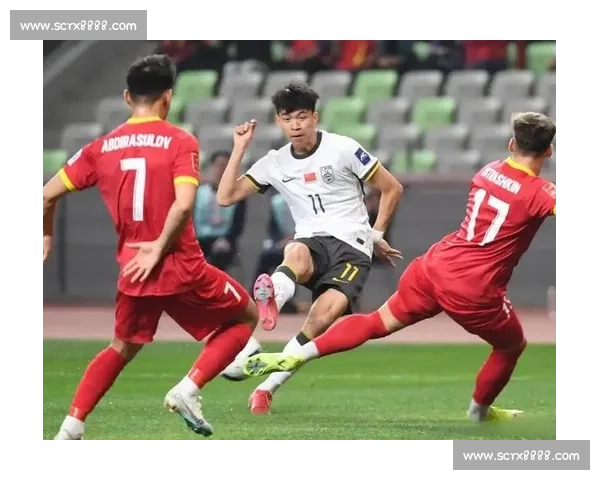 国足与乌兹别克激战回顾 赛场争锋展现拼搏精神与战术较量